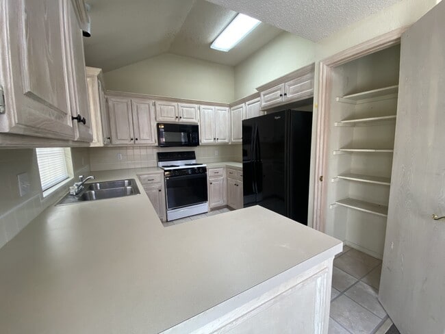 Building Photo - 3770 Apex Ct