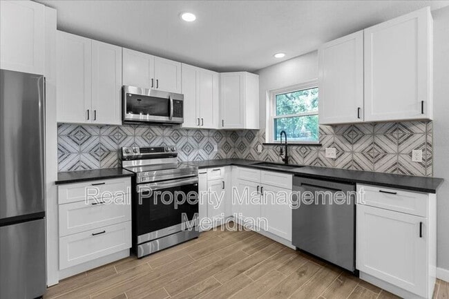 Building Photo - 8725 Irongate Dr
