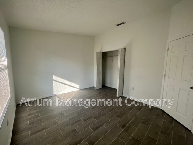 Foto del edificio - 4609 Audrey Ln