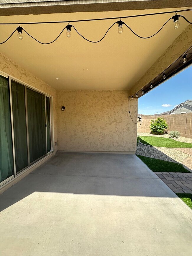 Building Photo - 3 BD HOME IN PEORIA WITH SOLAR