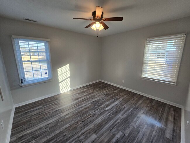 Foto del edificio - 1091 Pleasant Oak Dr