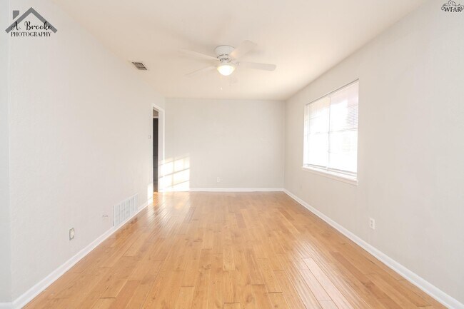 Foto del edificio - 2920 Featherston Ave