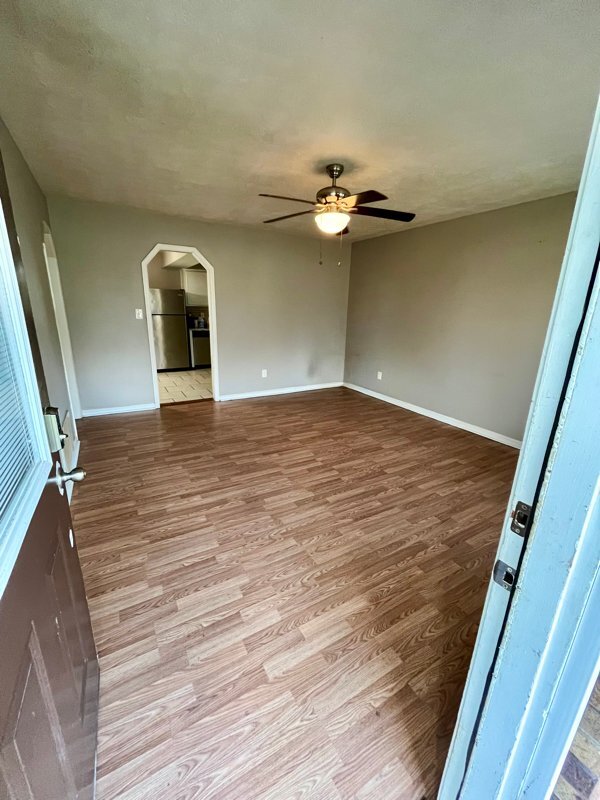 Foto del edificio - 6044 Cordova Rd