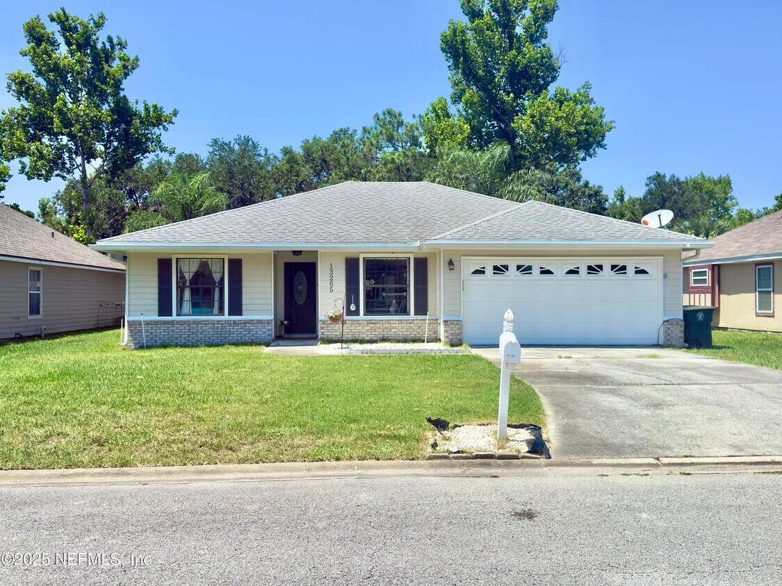 Foto principal - 13265 Mendenhall Pl