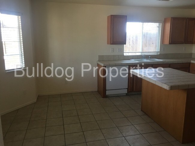 Building Photo - 205 W Thomas Ave