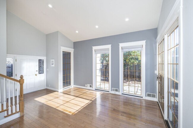 Foto del edificio - Beautifully Appointed 5 Bed, 4 Bath Executive Home