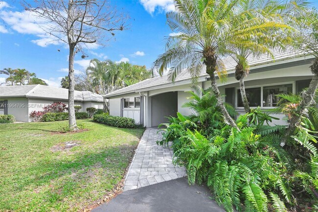 Foto del edificio - 820 E Cypress Ln