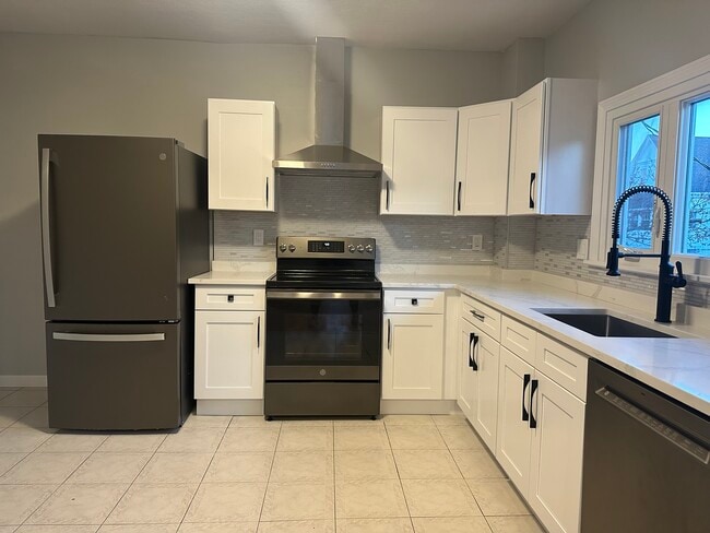 Building Photo - 42 William St