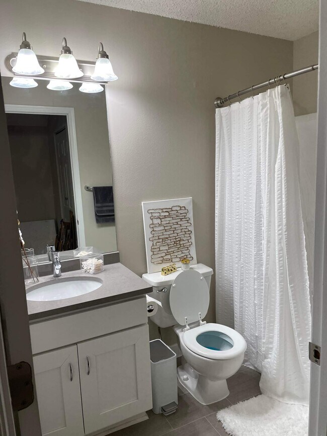 Foto del edificio - 1339 Branchwood Cir