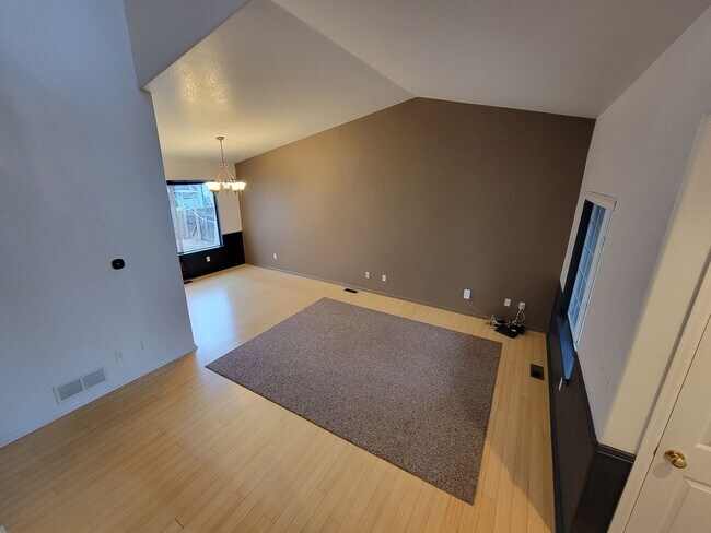 Foto del edificio - Very Well maintained 3 story Home in Longmont with plenty of space in Nelson Park!