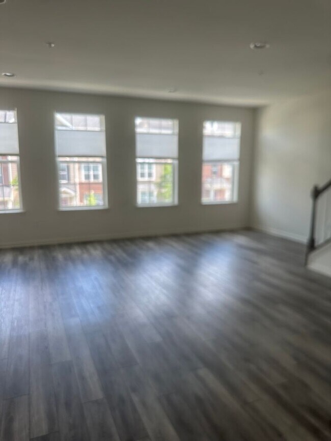 Building Photo - Darley Green - 3 Bedroom,  3.5 Bath Townhome