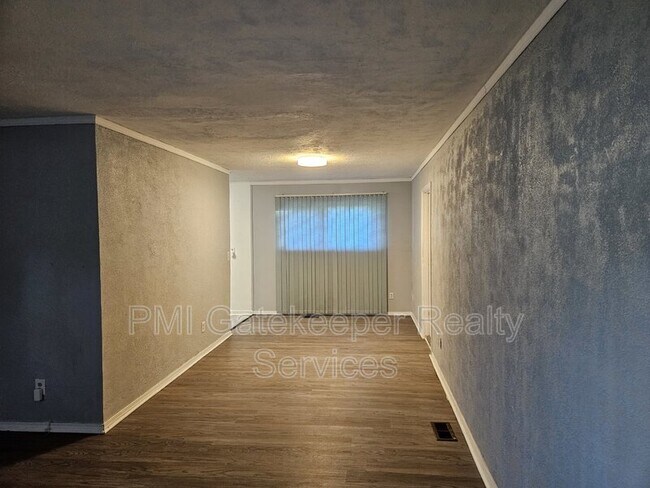 Foto del edificio - 1379 Randomhill Rd