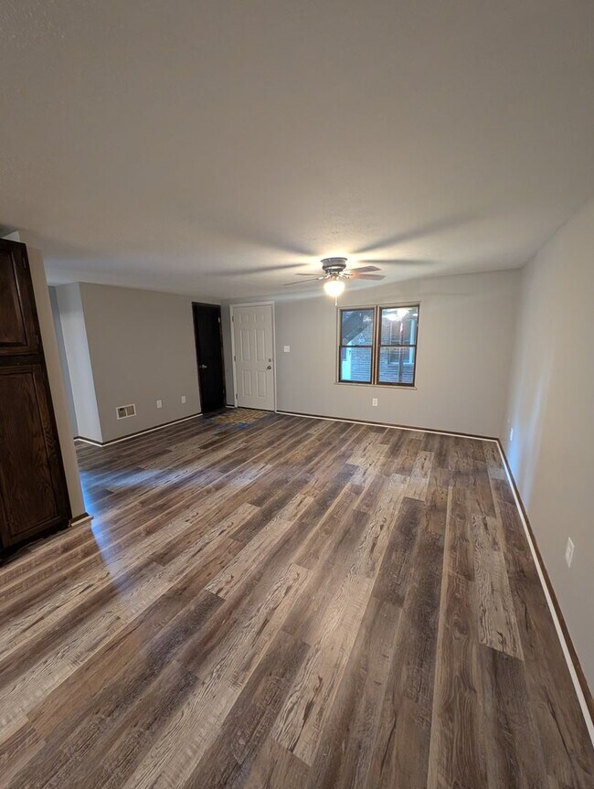 Foto del edificio - 2110-2110 Hollingsworth St