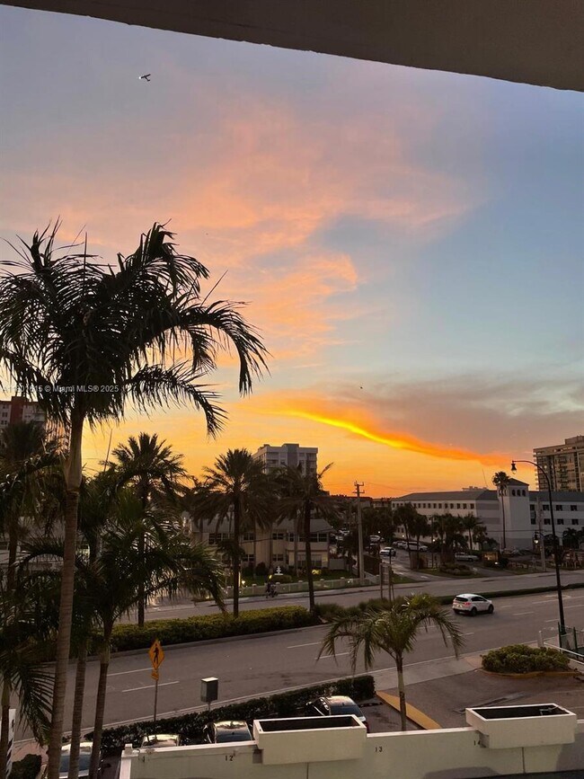 Foto del edificio - 3140 S Ocean Dr