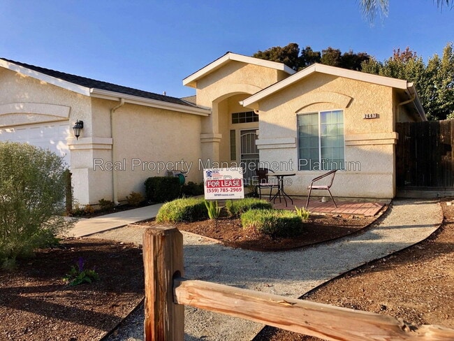 Building Photo - 2667 Santa Ana Ave