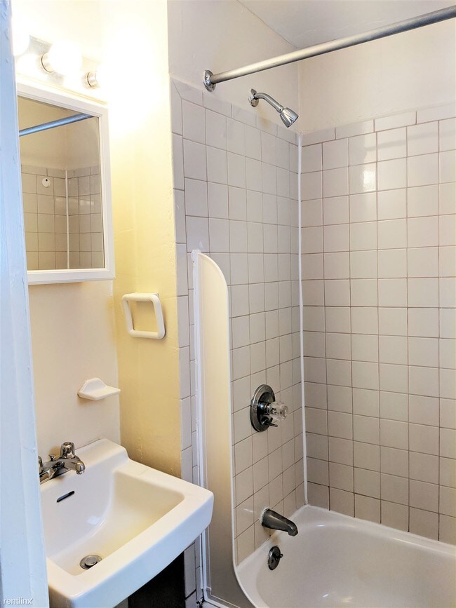 Foto del edificio - 1 br, 1 bath Apartment - 3960 Pine St 3F
