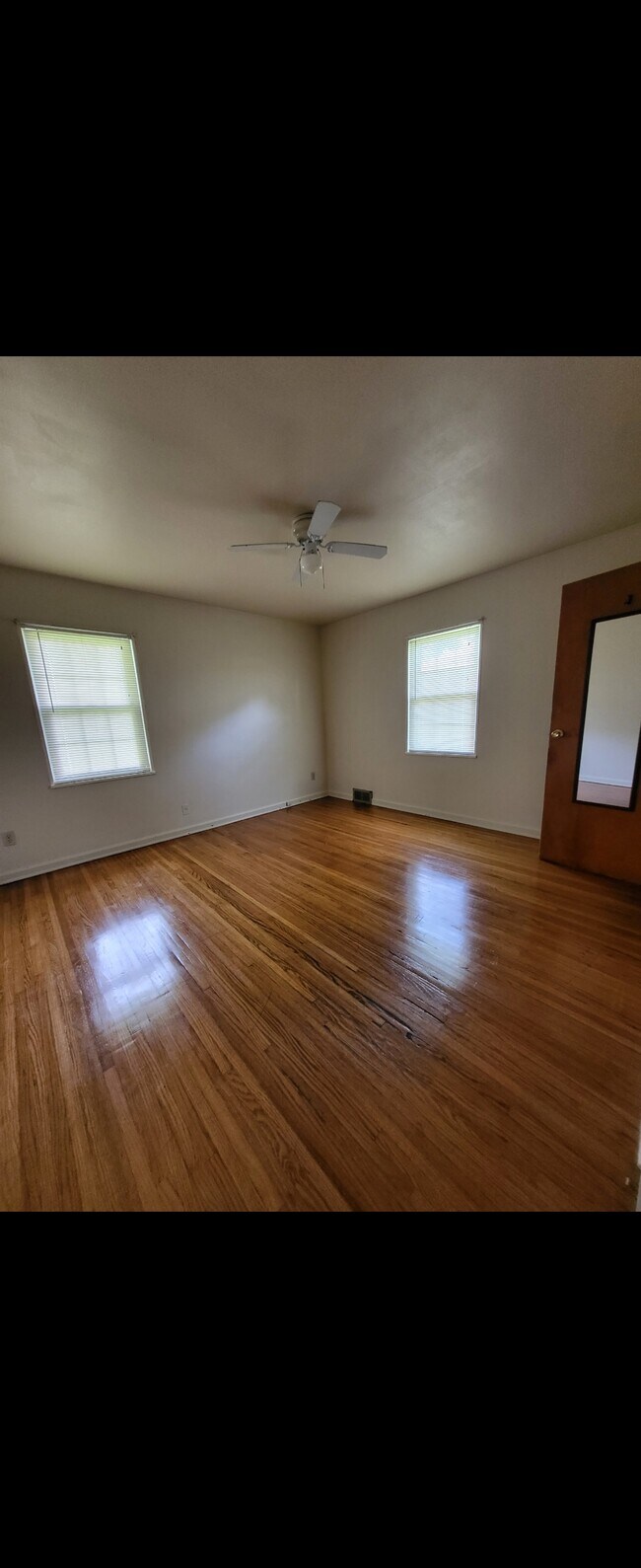 Foto del edificio - 736 S Norman Ave
