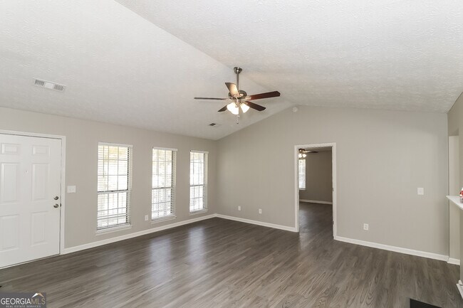 Foto del edificio - 3747 Dogwood Farm Rd