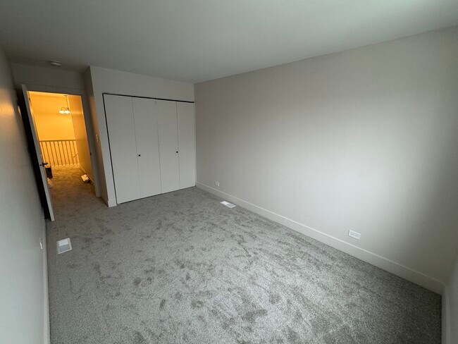 Foto del edificio - 315 Meadow Green Ln