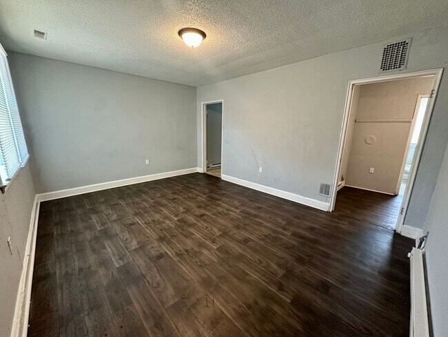 Foto del edificio - 652 Miller Rd
