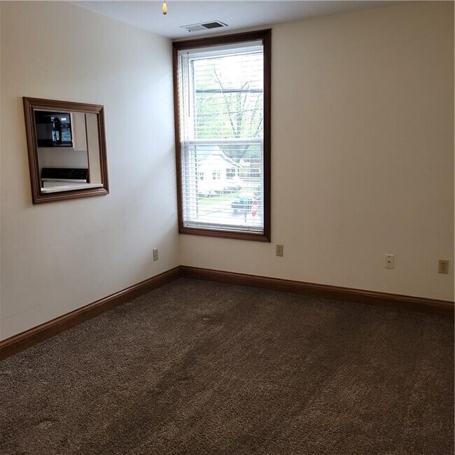 96 E Oak St Unit 96, Zionsville, IN 46077 Condo for Rent in