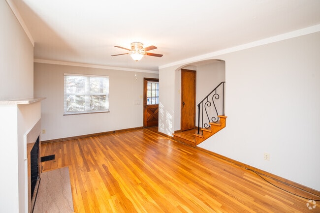 2BR, 1BA - 1,062SF - A - Living Room - 1656-1662 Northwest Blvd