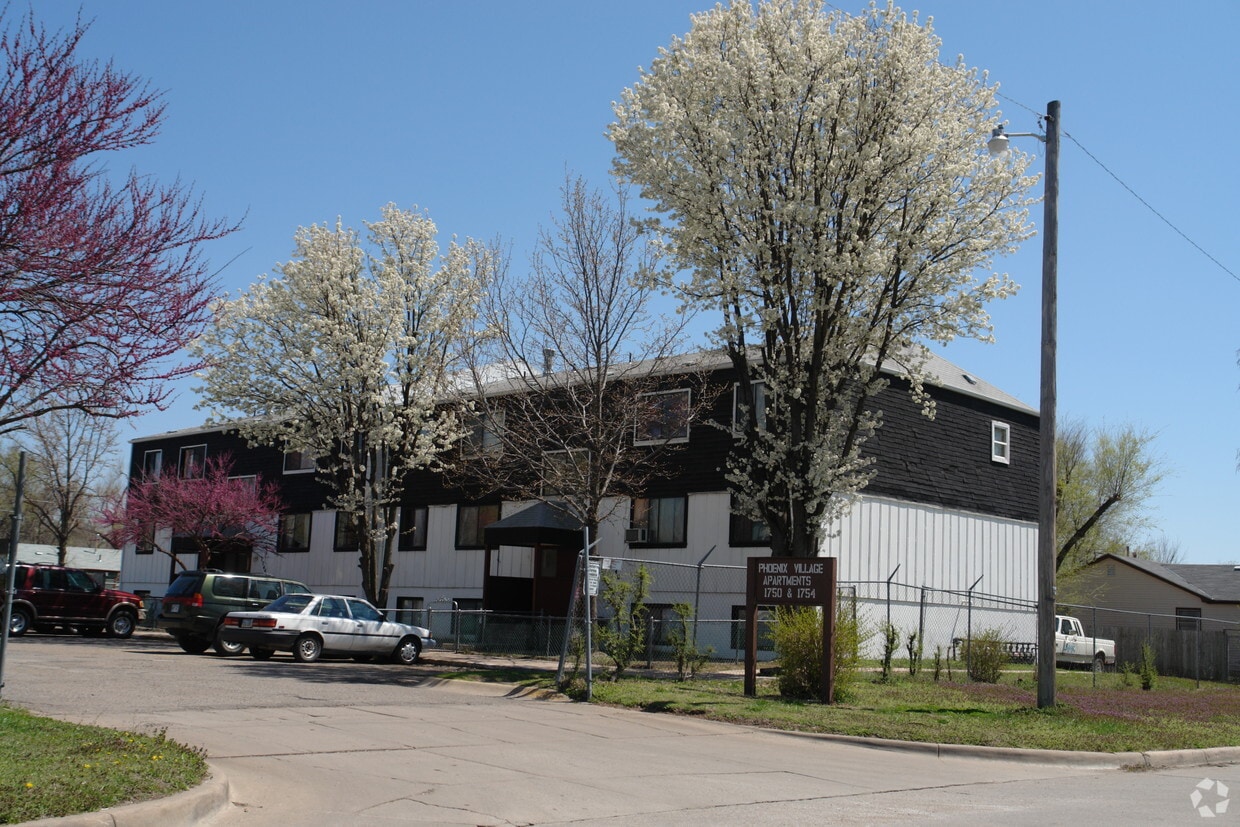 Primary Photo - 1740-1750 N Minneapolis St