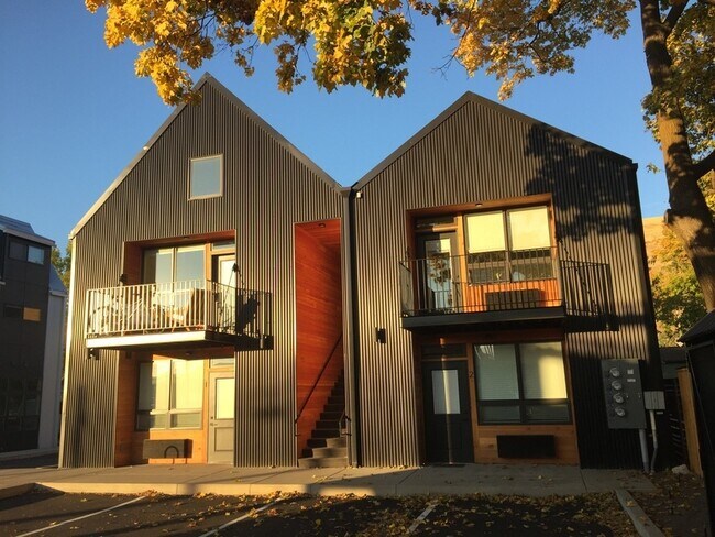 Building Photo - 117 N 2nd St W