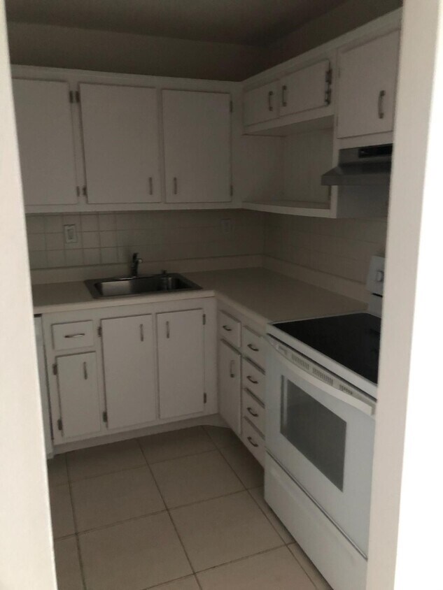 Building Photo - 8000 SW 81st Dr