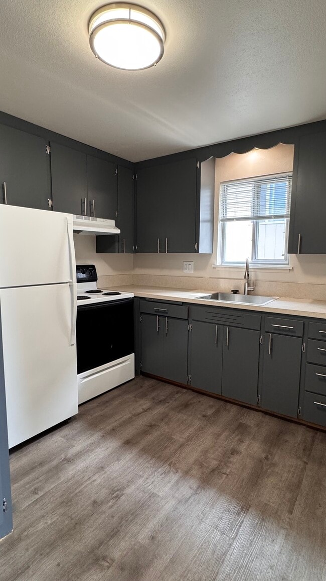 Kitchen - 2105 Colby Ave