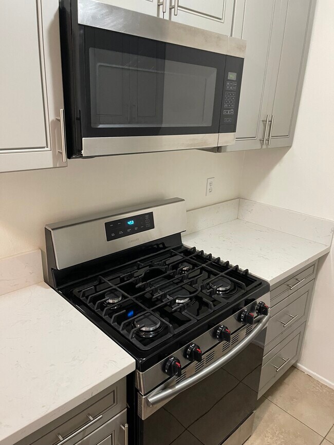 Gas range - 303 S Almansor St