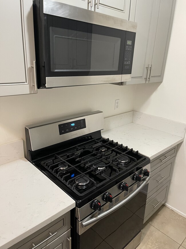 Gas range - 303 S Almansor St