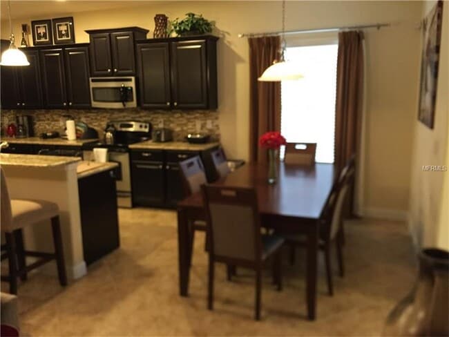 Building Photo - GORGEOUS SINGLE FAMILY HOME, PROFESSIONALLY DECORATED, FULLY FURNISHED