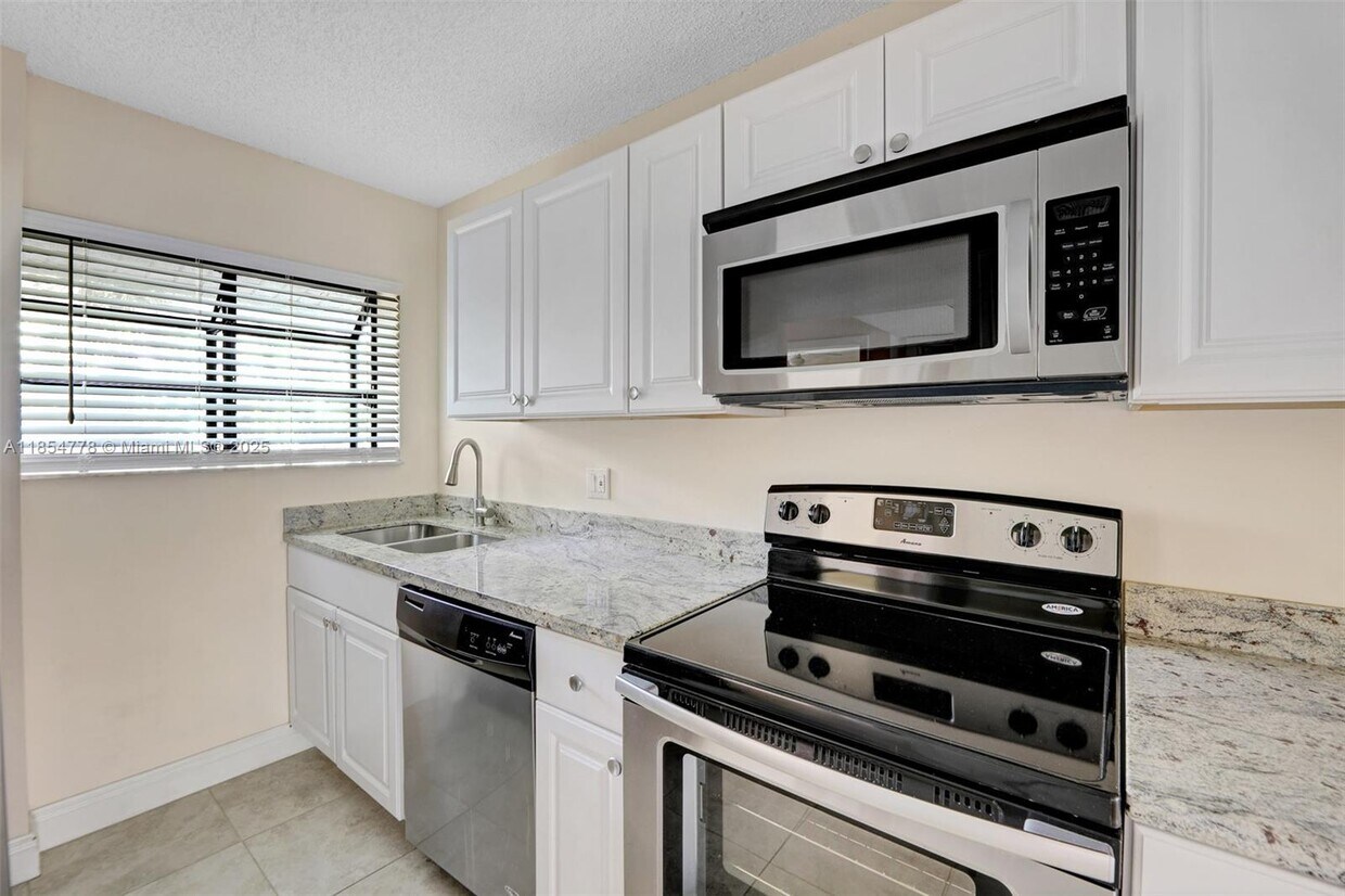 Foto principal - 1256 S Military Trail