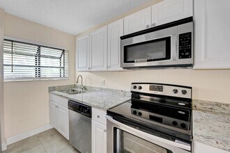 Building Photo - 1256 S Military Trail