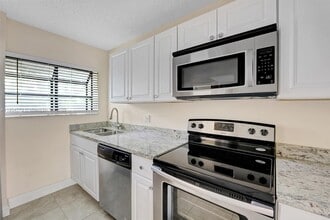 Building Photo - 1256 S Military Trail