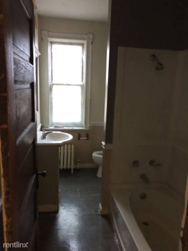 Building Photo - 4 br, 2 bath House - 241 Maclay St