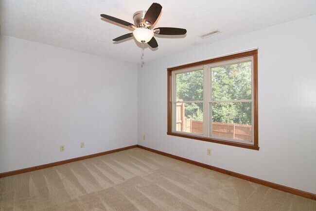 Foto del edificio - GREAT, 3 BEDROOM, 2.5 BATH HOME IN WARREN TOWNSHIP!