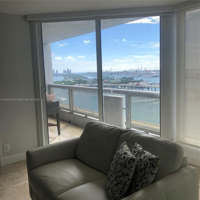 Building Photo - 1717 N Bayshore Dr