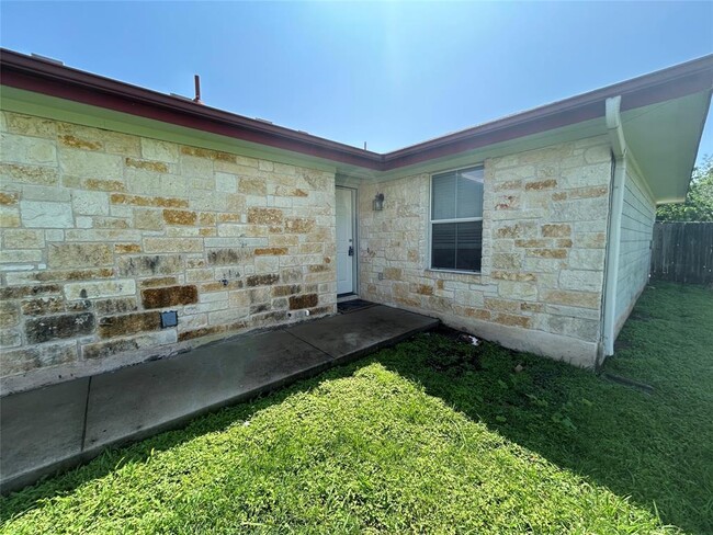 Building Photo - 245 Marvin Cove