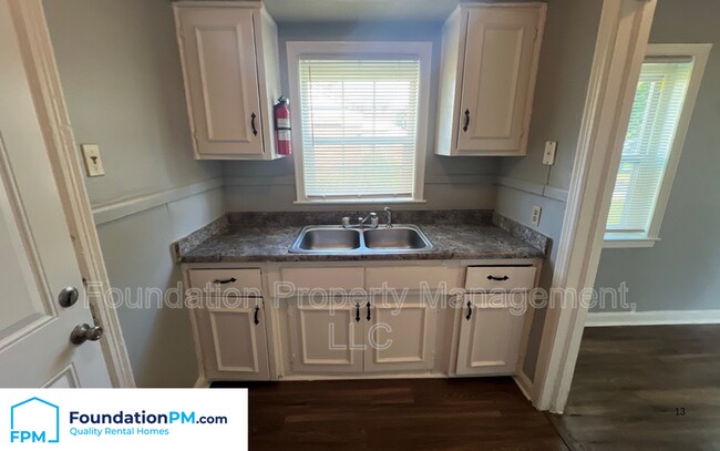 Building Photo - 3098 Beaumont Ave