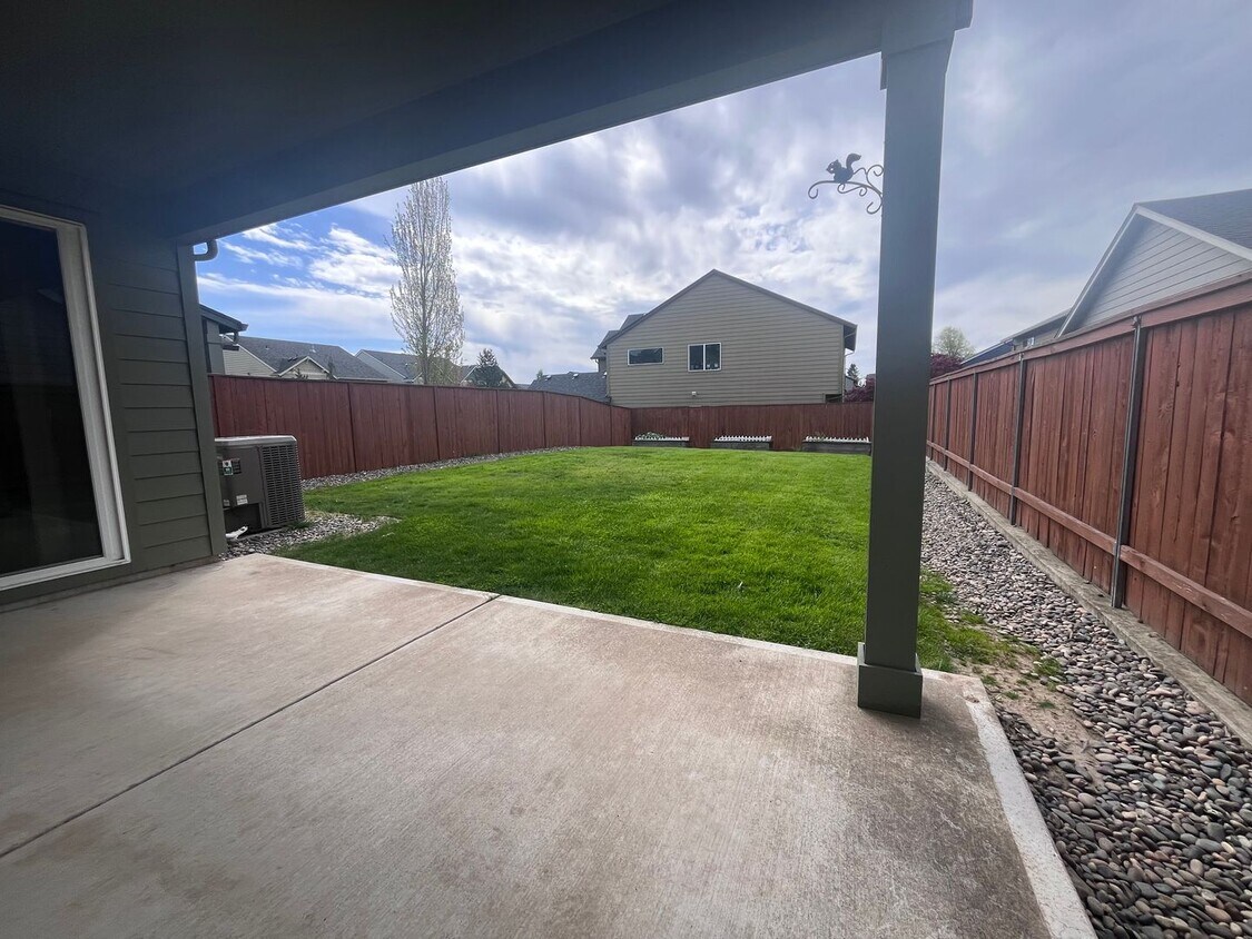 Foto del edificio - Felida Home with Expansive Layout & Private Backyard