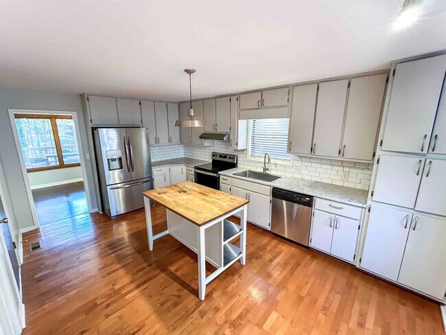 Foto del edificio - Fantastic 3 BR/3 BA Woodland Retreat in Smyrna!