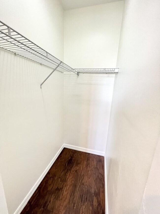 Building Photo - 1284 Piazza Antinori