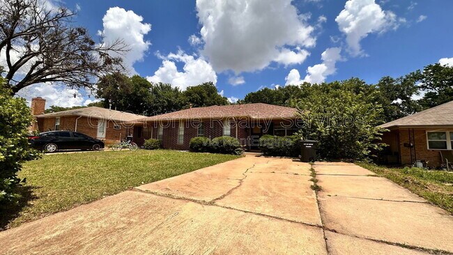 Photo - 915 Delmar Cir Townhome