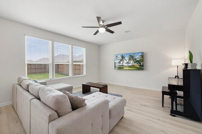 Building Photo - 7618 Coral Ky Dr