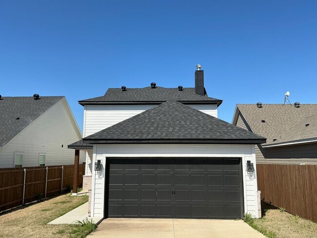 Foto del edificio - 4/2/2 GODLEY ISD - Two Story Home - Fireplace
