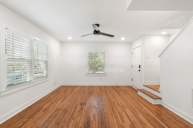 Building Photo - 402 S Columbia Dr