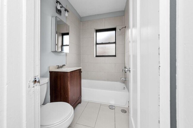 Foto del edificio - 0 bedroom in Chicago IL 60640