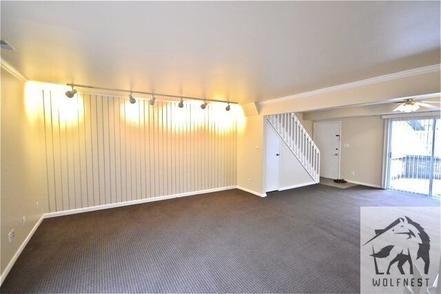 Building Photo - Glamorous 3 Bedroom Willows Townhome